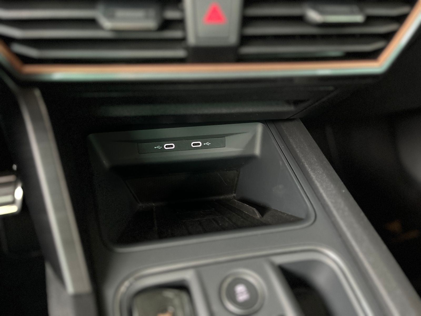 Fahrzeugabbildung CUPRA Leon Sportstourer VZ e-Hybrid RFK SHZ NAV
