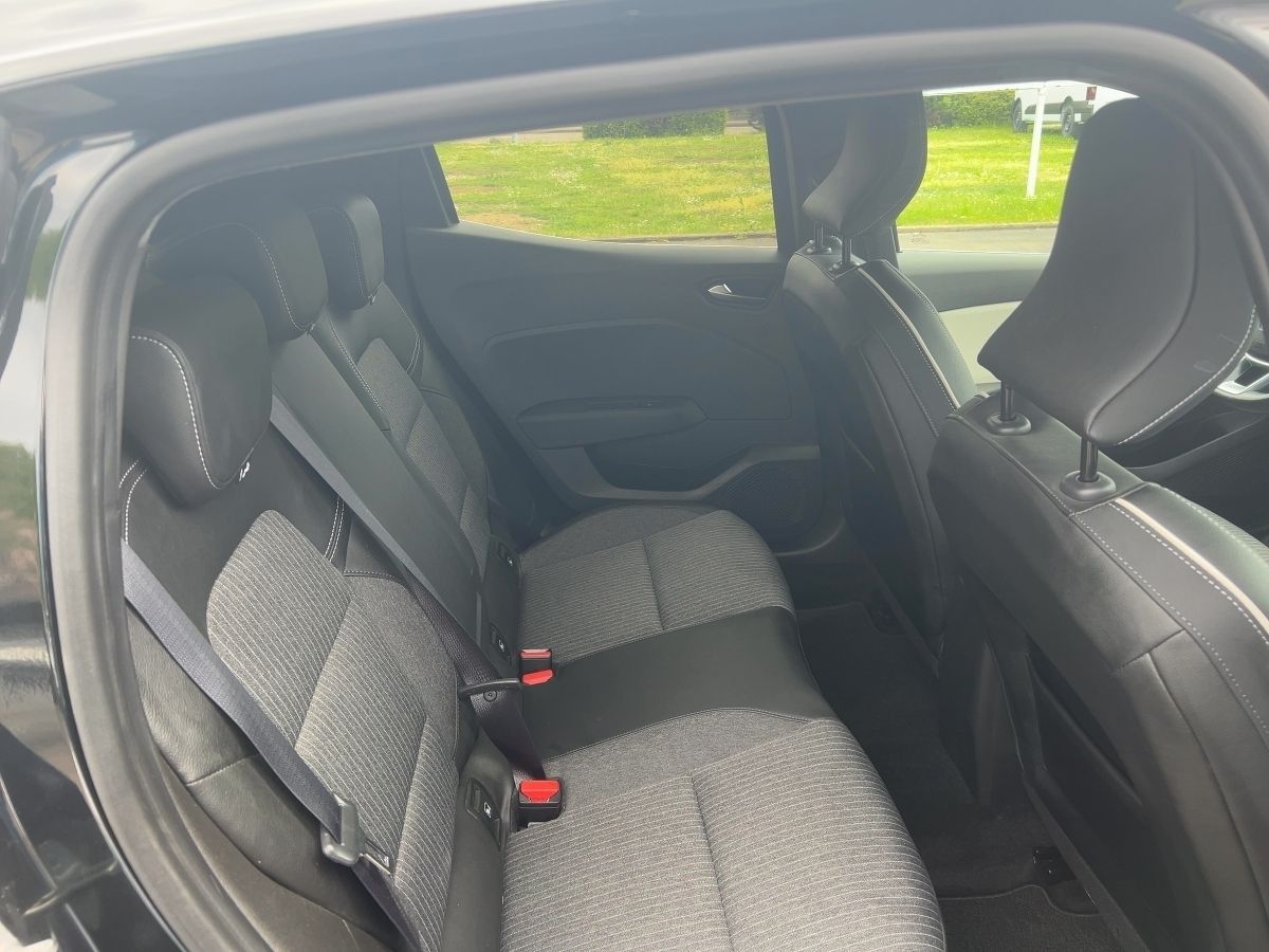 Fahrzeugabbildung Renault Clio TECHNO TCe 90 X-tronic Kamera Navi Kamera