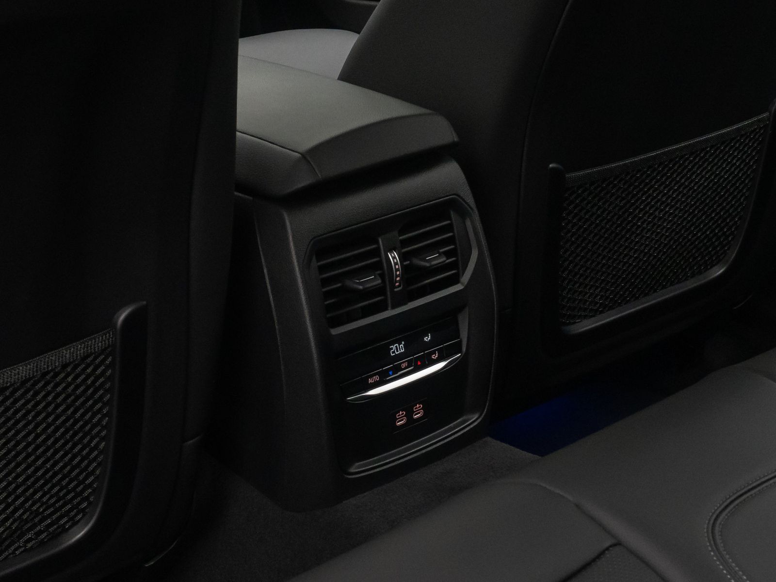 Fahrzeugabbildung BMW 318d Luxury Line DAB Alarm Geschwindigreg HiFi