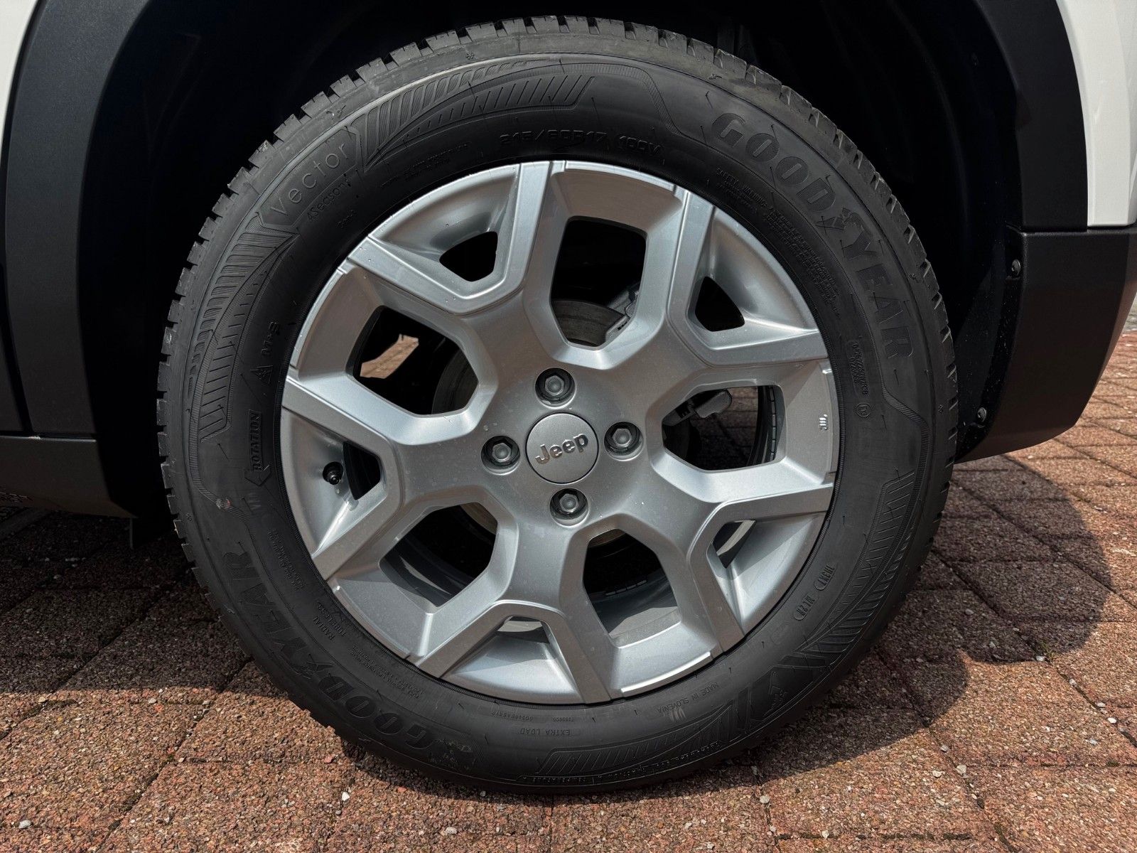 Fahrzeugabbildung Jeep Avenger 1.2 Altitude Benziner NAVI KAMERA SITZHG
