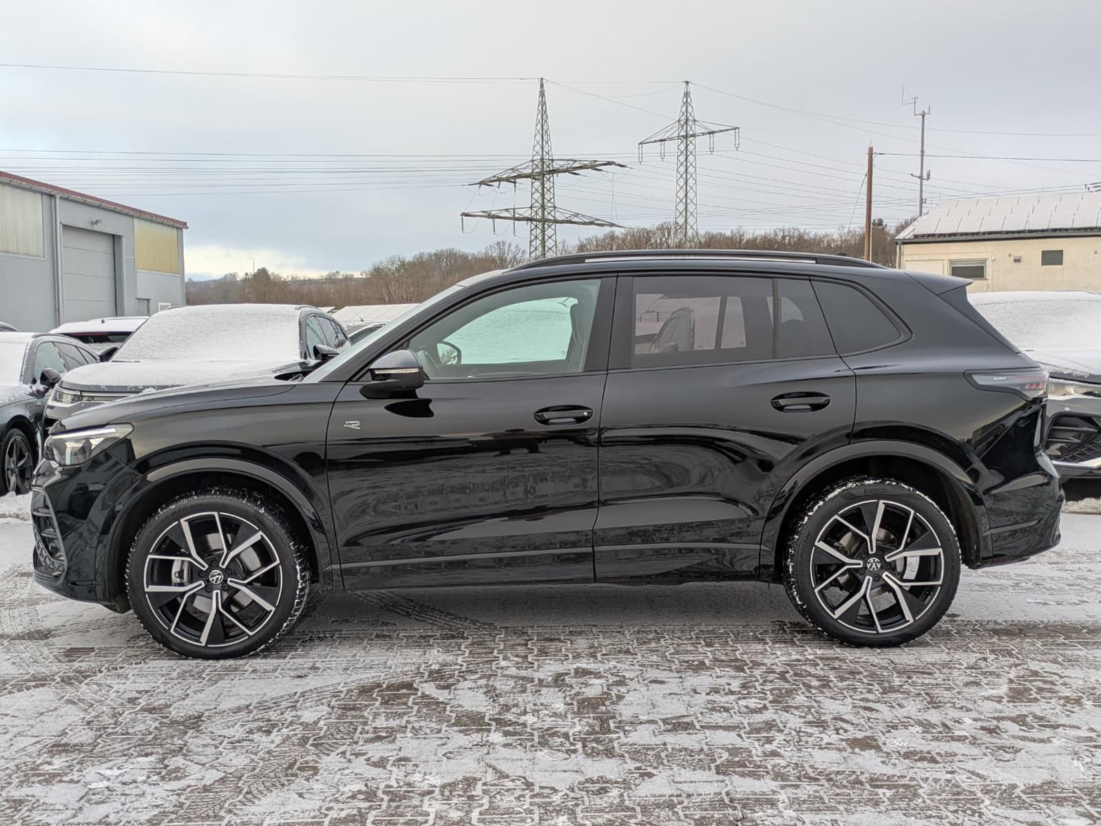 Fahrzeugabbildung Volkswagen Tiguan 2.0 TDI 4M R-Line PANO*H&K*AHK*MATRIX*20"