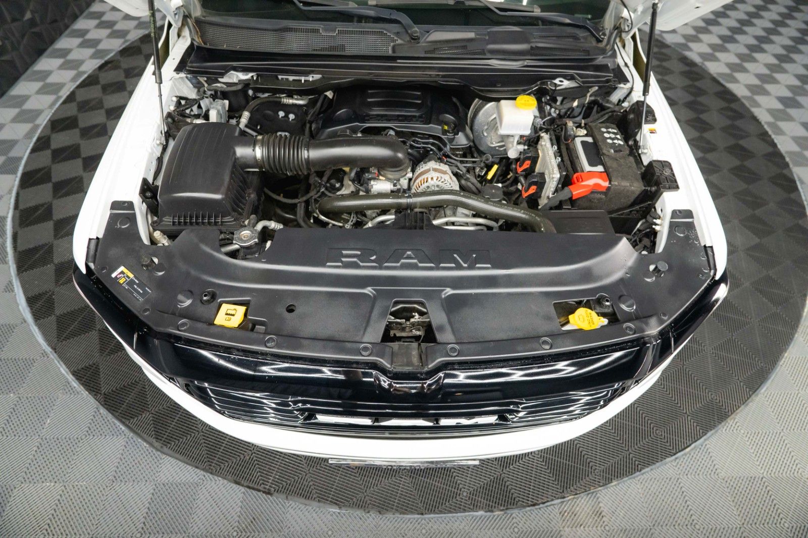 Fahrzeugabbildung Dodge RAM 5.7 V8 HEMI 4x4 OFFROAD Night-Paket Limited