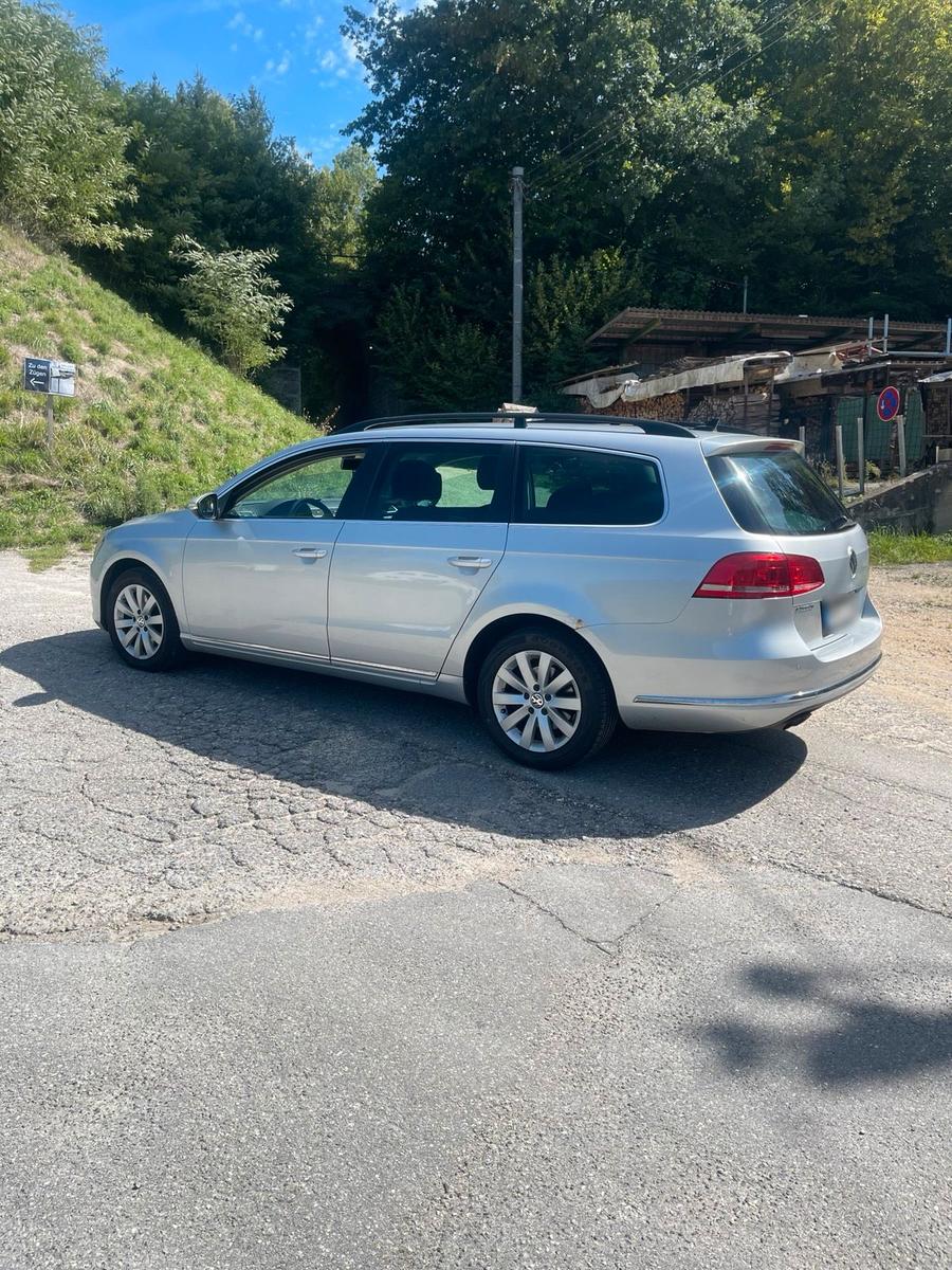 Volkswagen Passat 2013 — вигляд ззаду