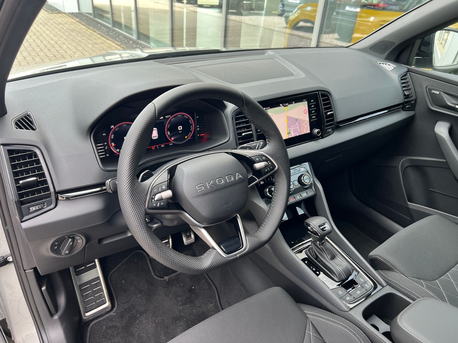 Fahrzeugabbildung SKODA Karoq Sportline 2.0 TDI DSG *CANTON, AHK, Navi,