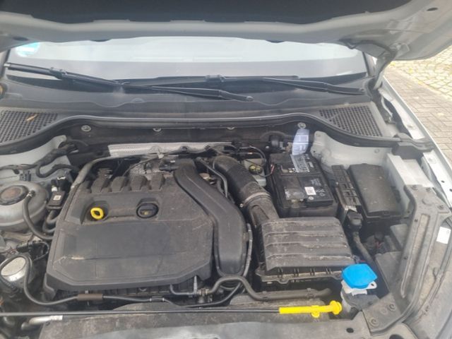 Fahrzeugabbildung SKODA Karoq 1.5 TSI DSG Sportline NAVI ACC AHK CLIMA