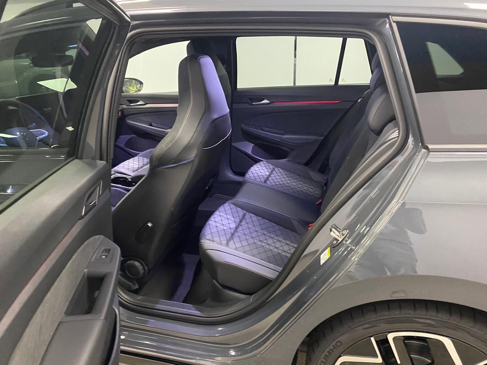 Fahrzeugabbildung Volkswagen Variant 2.0 TSI 4Mot R-Line BlackStyle+AHK+MATRI