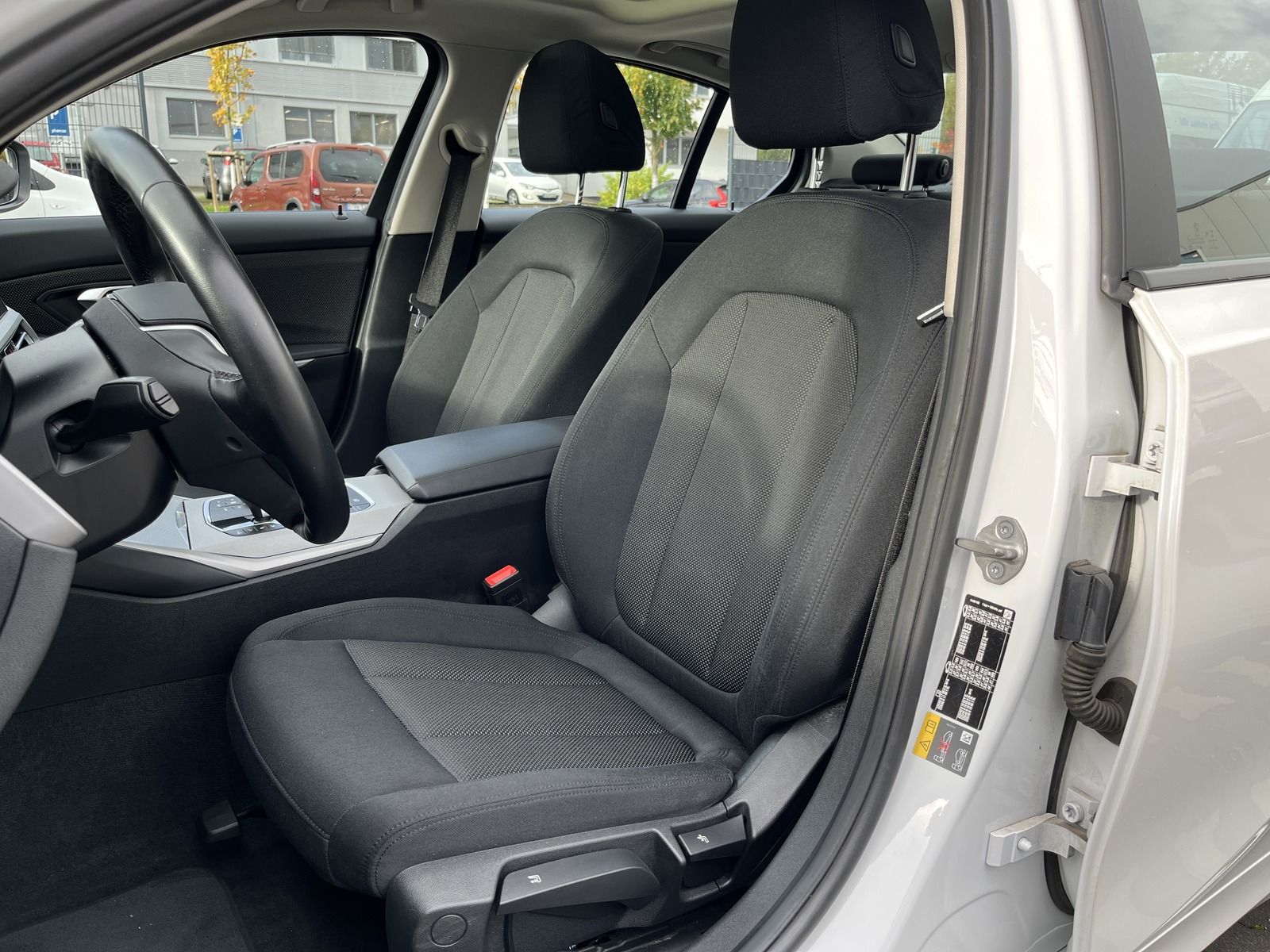 BMW 330 e Advantage | Navi | DAB | LED |Sitzheizung foto 8