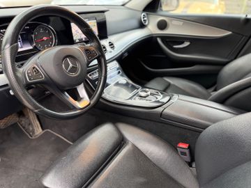 Mercedes E 220 - 12
