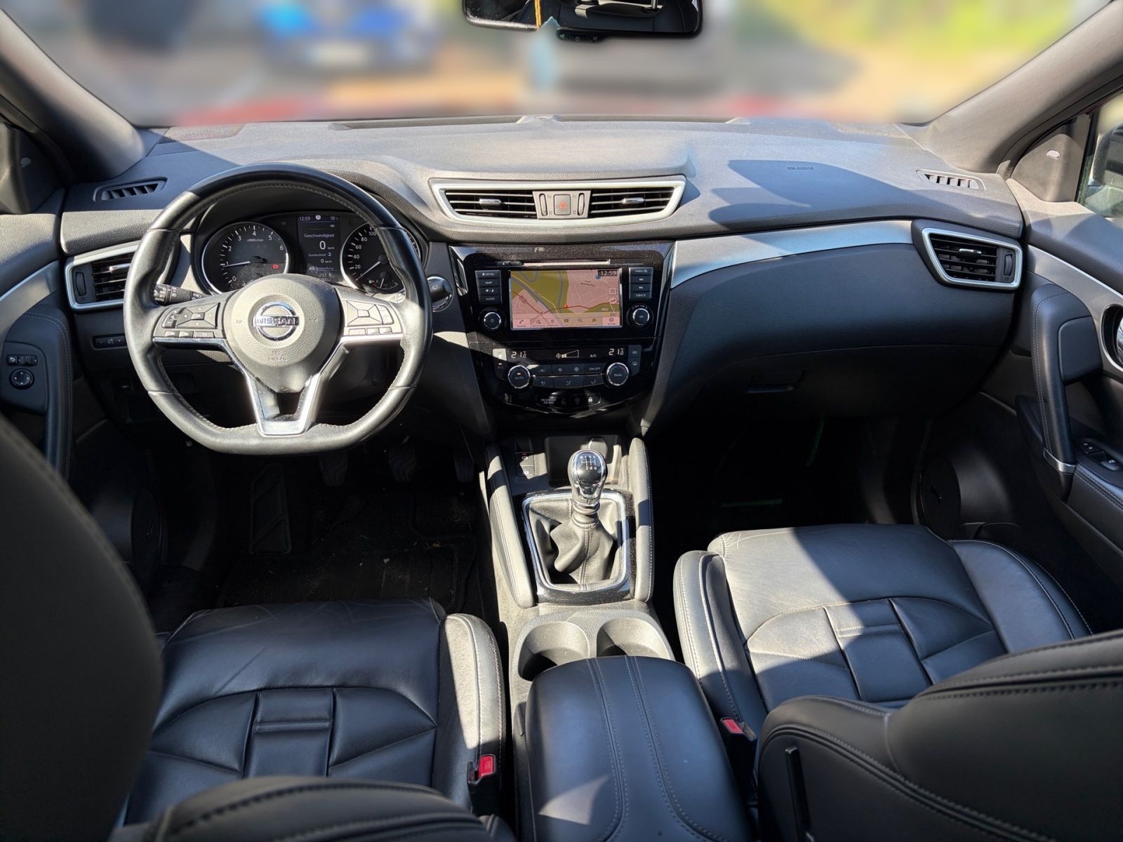 Fahrzeugabbildung Nissan Qashqai 1.3 DIG-T 103 kW Tekna + 4x2*Navi*360°Ka