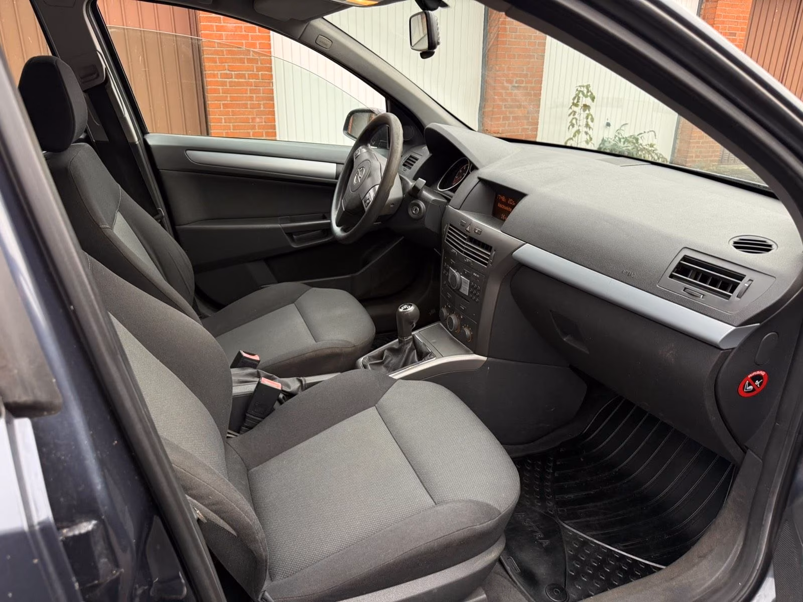 Opel Astra 2006 — photo 8