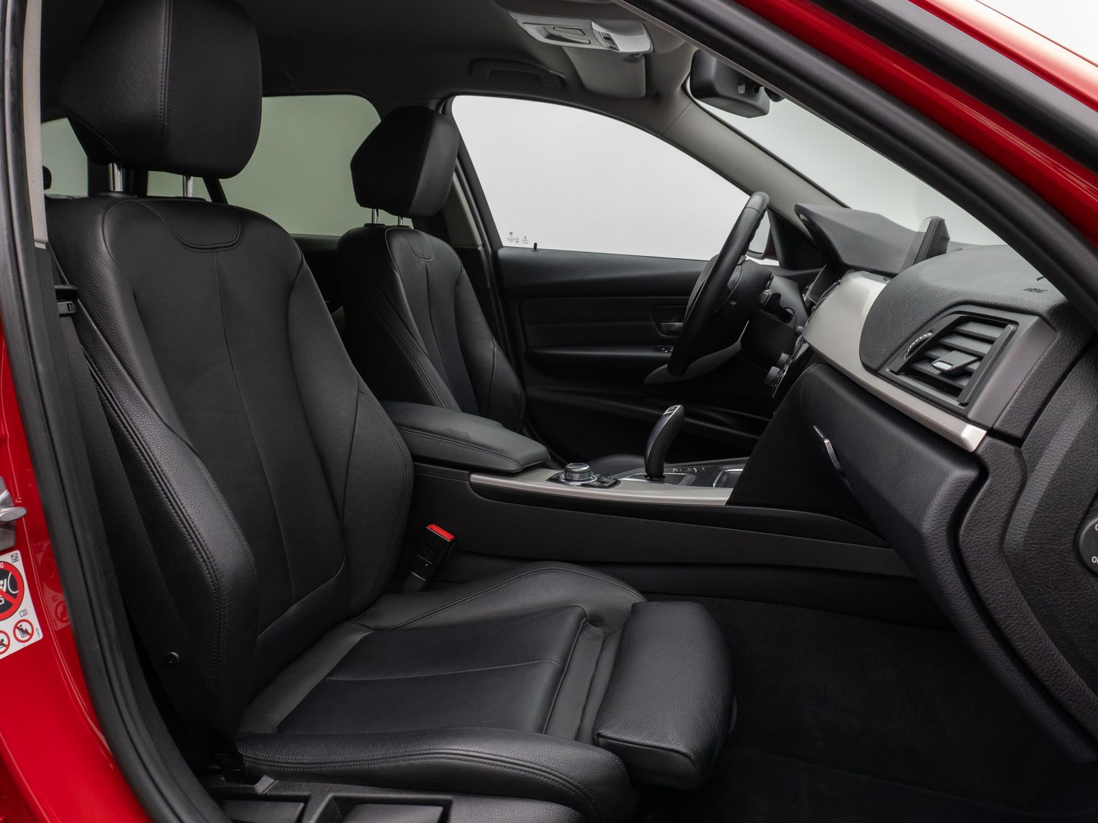 Fahrzeugabbildung BMW 320d xD Navi Lordos PDC LED Komfort AHK Sport