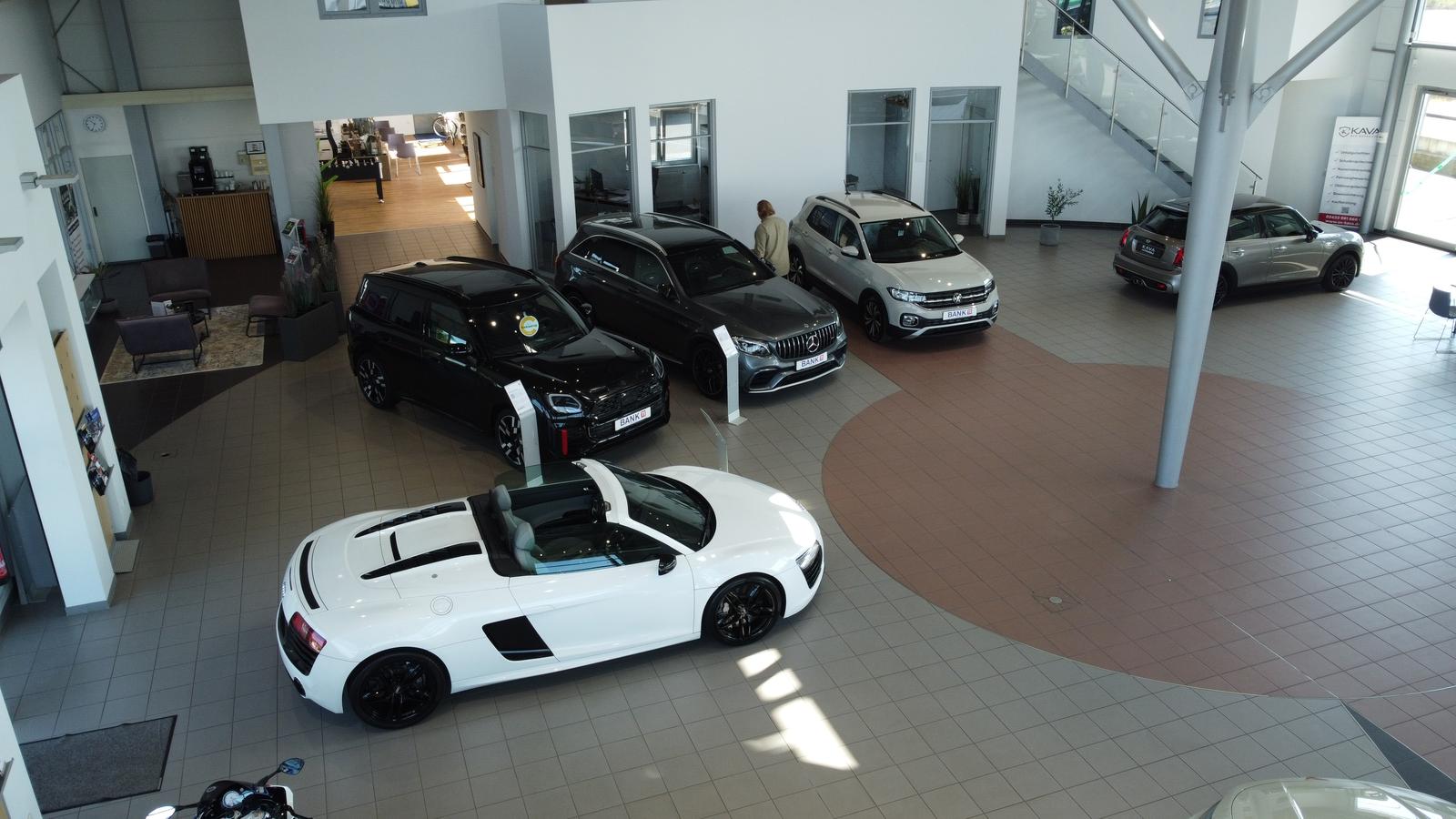 showroom-image-top