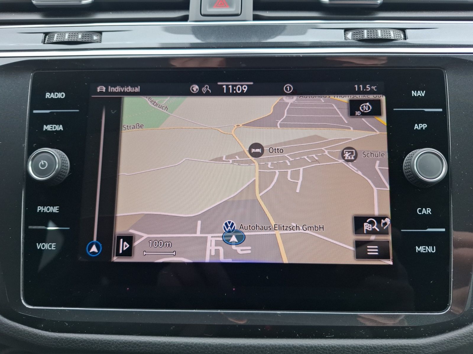 Fahrzeugabbildung Volkswagen Tiguan TDI R-Line DSG 4M Matrix AHK Navi AID ACC