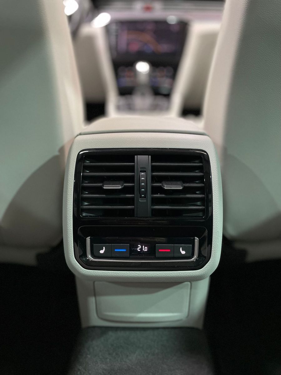 Fahrzeugabbildung Volkswagen Passat R-Line Elegance#360°#Virtual#Pano#Matrix
