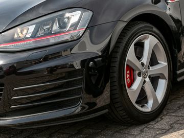 Volkswagen Golf VII GTI Performance BMT Navi Winterräder