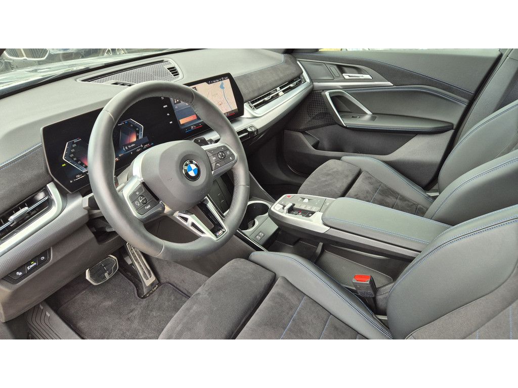 BMW X1 sDrive 18i M-Sport PANO KAM LED NAVI SHZG foto 9
