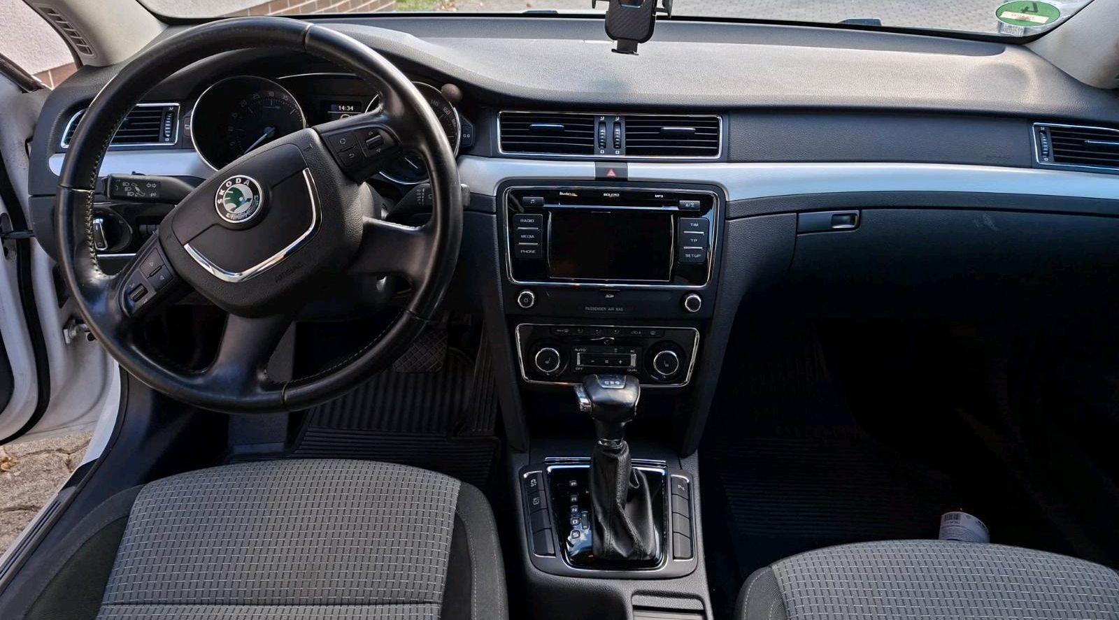 Skoda Superb 2012 — photo 5