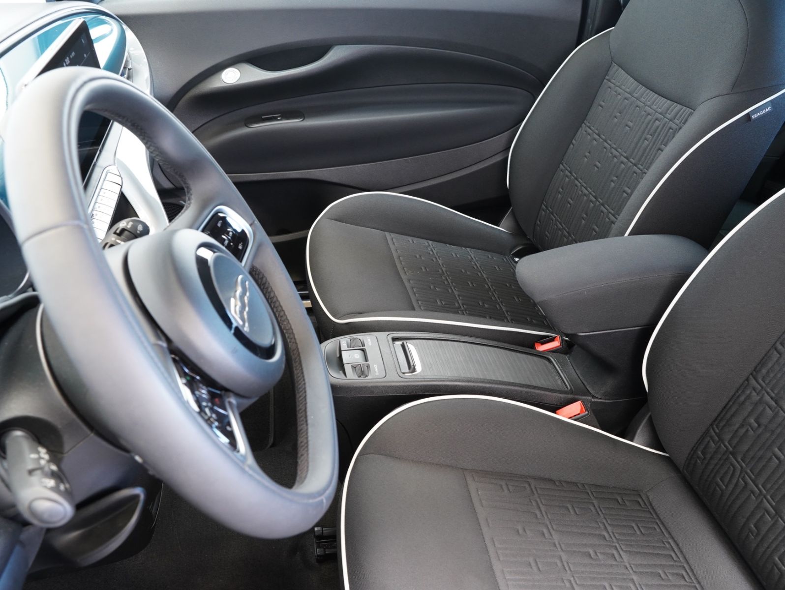 Fahrzeugabbildung Fiat 500e 87KW/42kWh/DC-LADEN/CARPLAY/DAB/SOH/KAMERA