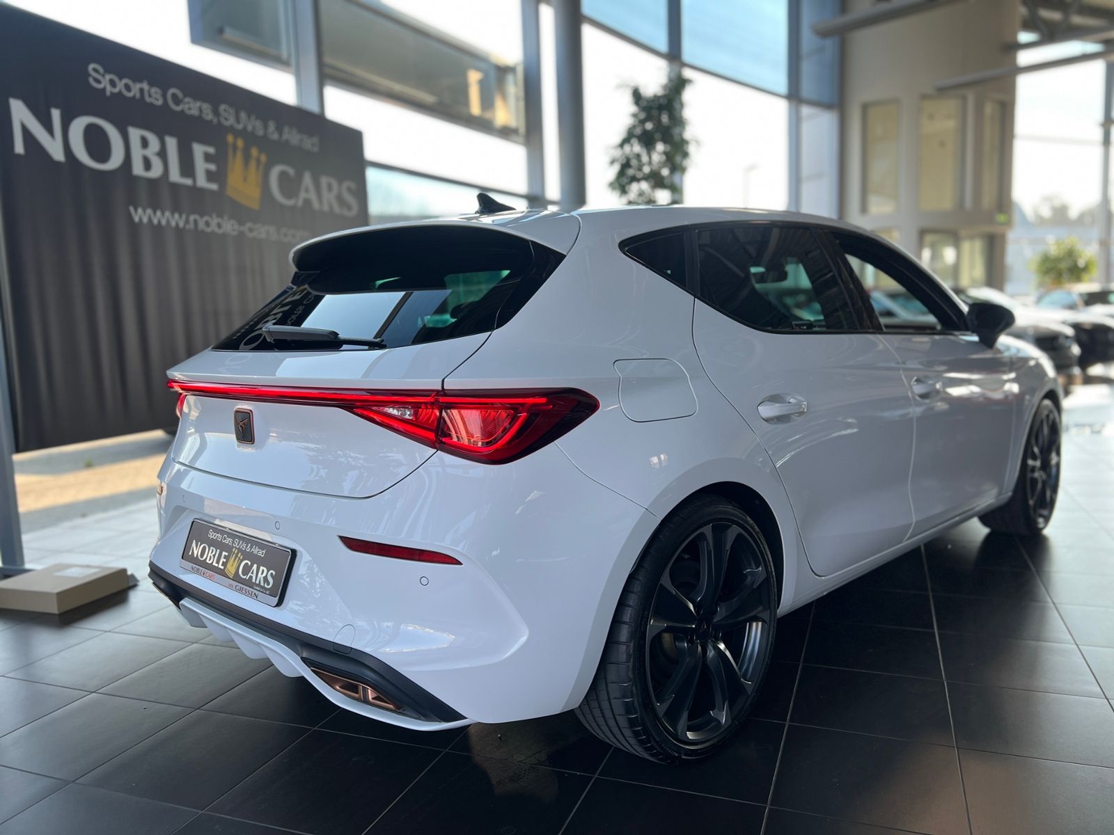 Fahrzeugabbildung CUPRA Leon Lim. VZ e-Hybrid FULL LINK LED NAVI