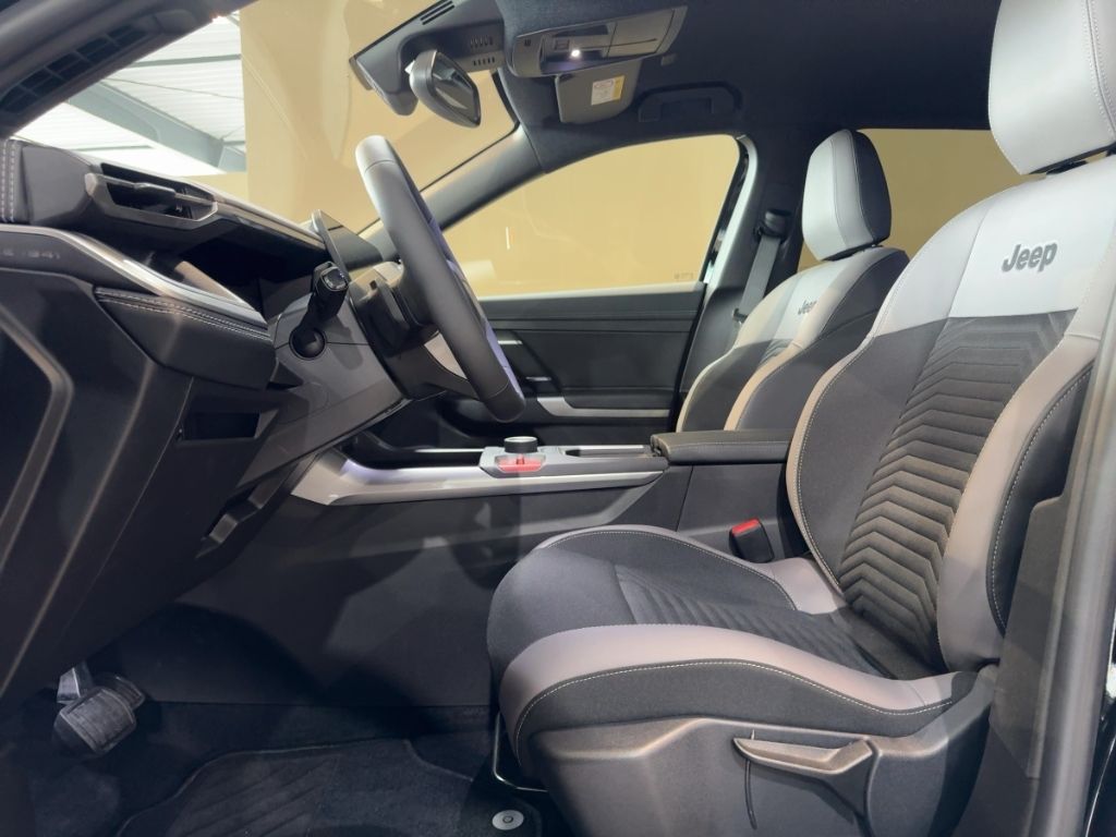 Fahrzeugabbildung Jeep Compass First Edition, LHZ, 360 Grad, Panodach