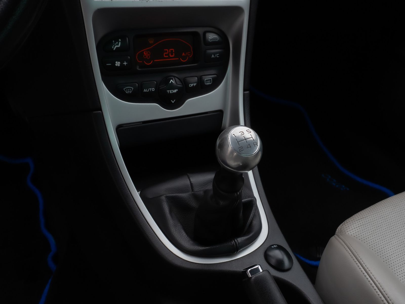 Fahrzeugabbildung Peugeot 307 CC Tendance 135 Sitzhzg PDC Klimaaut. Sport