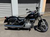 Suzuki Intruder 125ccm  - SUZUKI INTRUDER 125