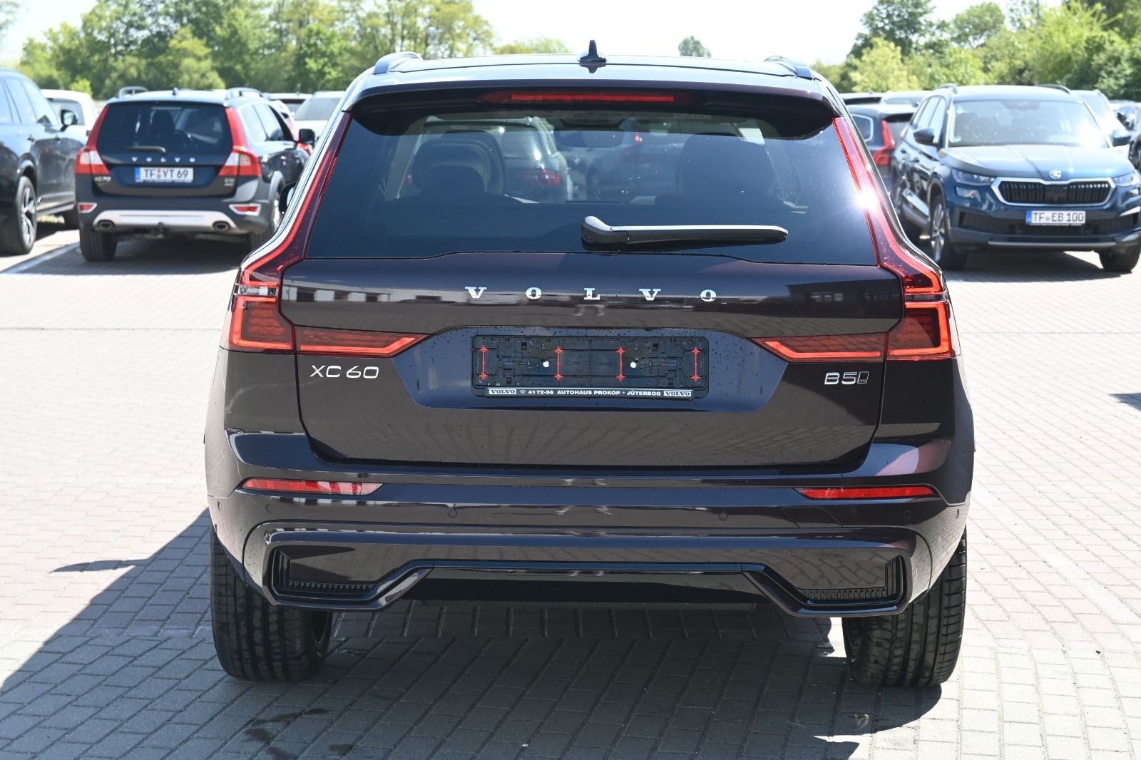 Fahrzeugabbildung Volvo XC60 B5 B AWD Plus Dark*FSHZG*PANO*360°*ACC