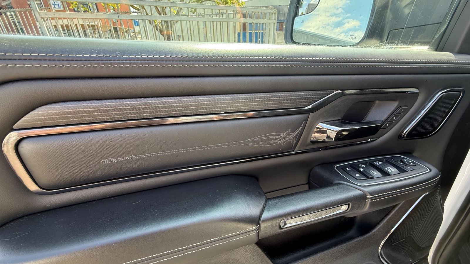 Fahrzeugabbildung Dodge RAM Limited Night Edition RAM BOX
