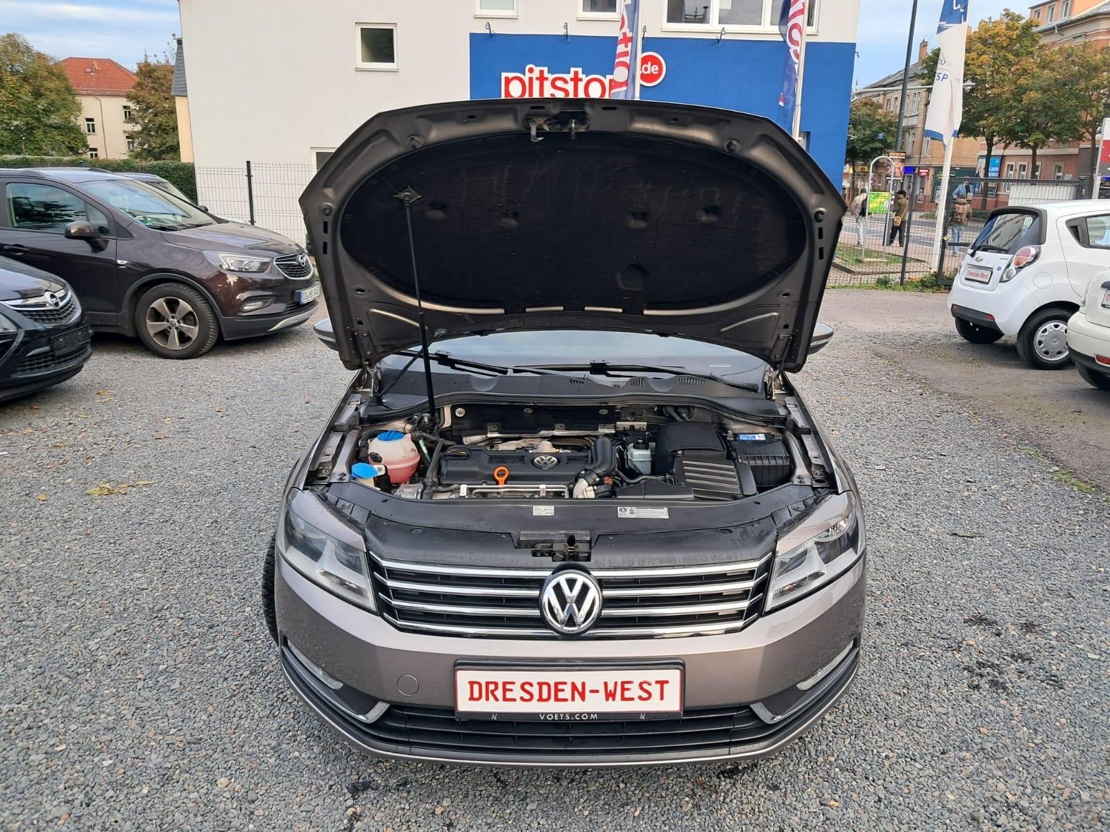 Volkswagen Passat 2011 — photo 16
