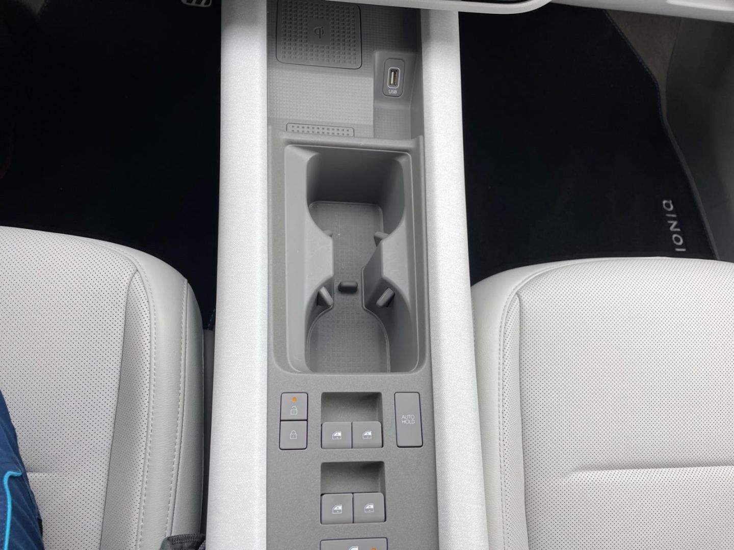 Fahrzeugabbildung Hyundai IONIQ 6 4WD.UNIQ 774 kwh, Navi,LED, Tempomat