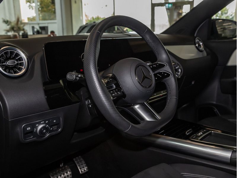 Mercedes-Benz GLA 250 4M AMG-Sport MLB Pano AHK Night Distr 20 foto 13