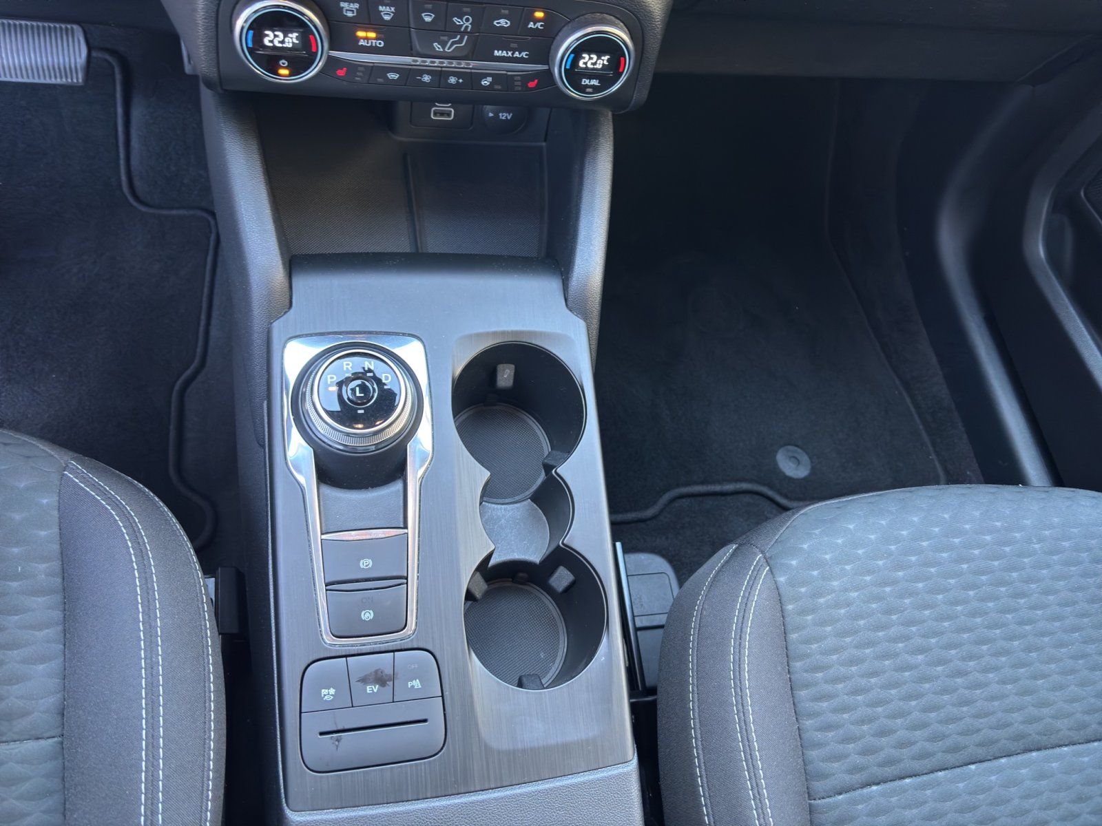 Fahrzeugabbildung Ford Kuga Plug-In Hybrid Cool & Connect