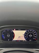 Volkswagen Passat Elegance R-Line IQ Light - VW Passat Gebrauchtwagen in Köln