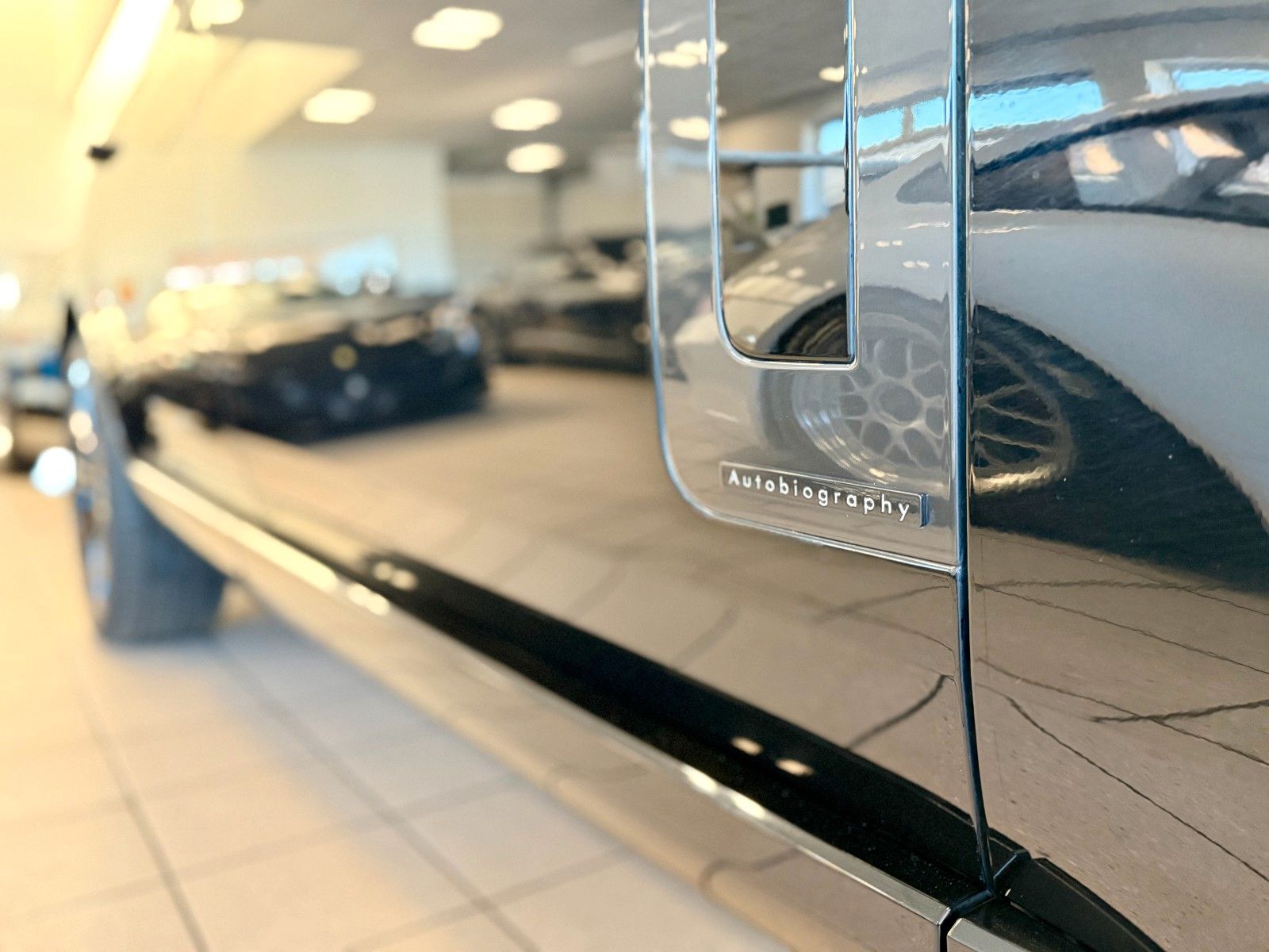 Fahrzeugabbildung Land Rover Range Rover LWB P530 Autobiography 7-Sitzer/23"
