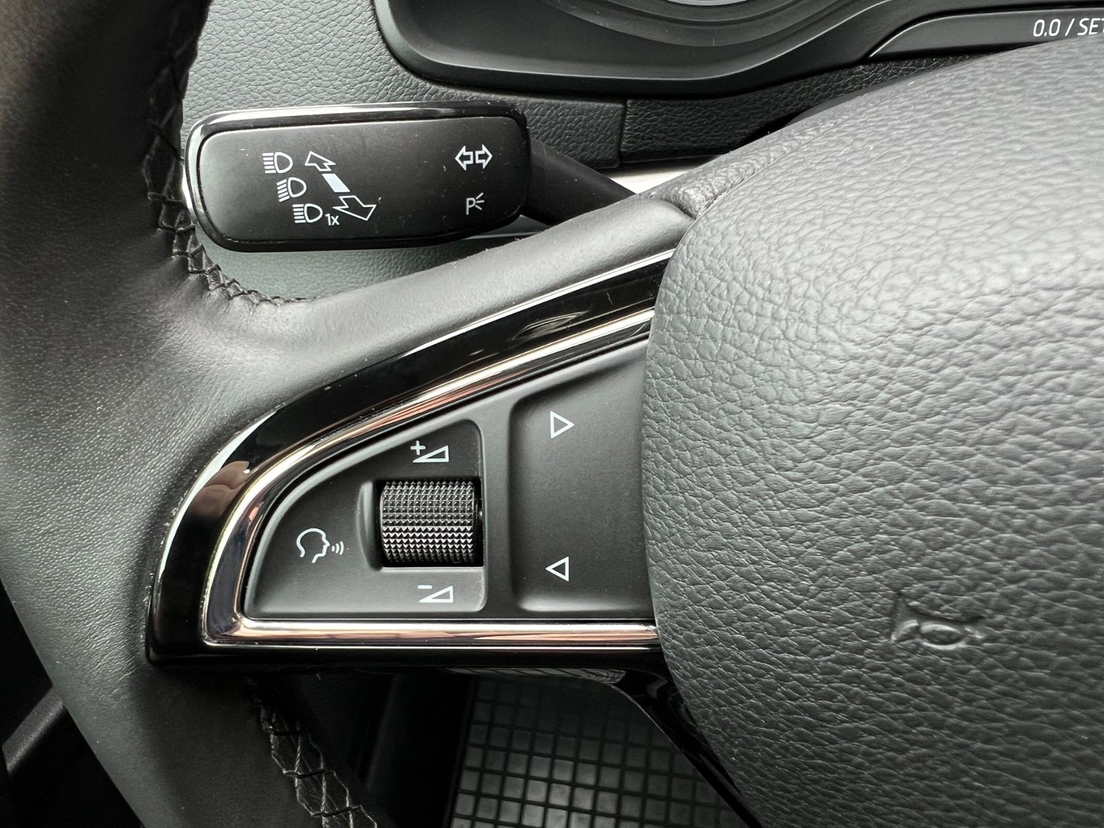 Fahrzeugabbildung SKODA Karoq Style 1.5 TSI DSG *AHK, LED, SmartLink, Ka