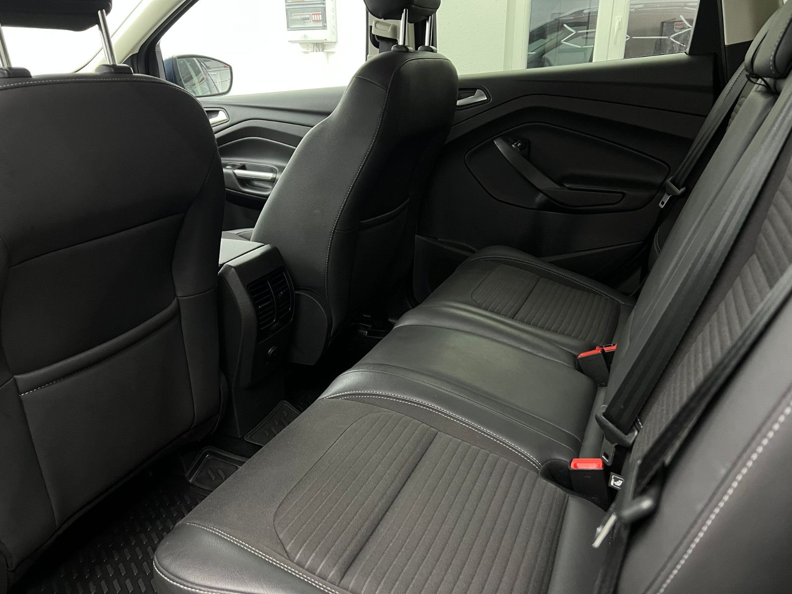 Fahrzeugabbildung Ford Kuga Titanium/NAVI/2-ZONEN/KAMERA/2.HAND