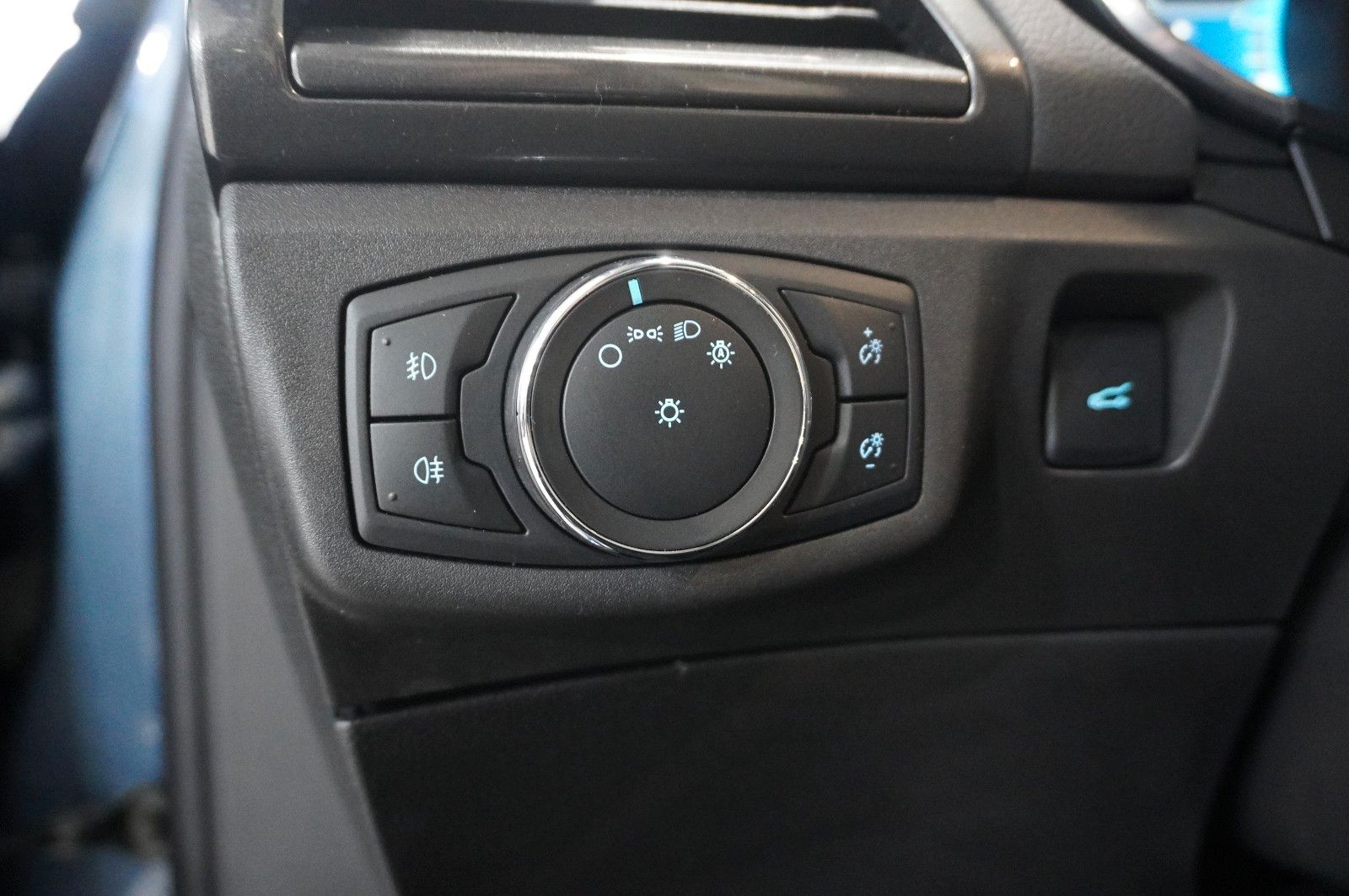 Fahrzeugabbildung Ford Mondeo Turnier 2.0 TITANIUM NAVI/LED/KAMERA/DAB+