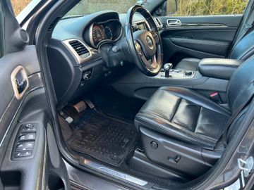 Jeep Grand Cherokee - 8
