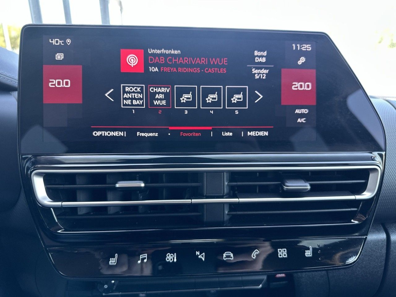 Fahrzeugabbildung Citroën C5 AIRC HYBRID 136 e-DSC6 e-SERIES* - mit KI generiert/bearbeitet