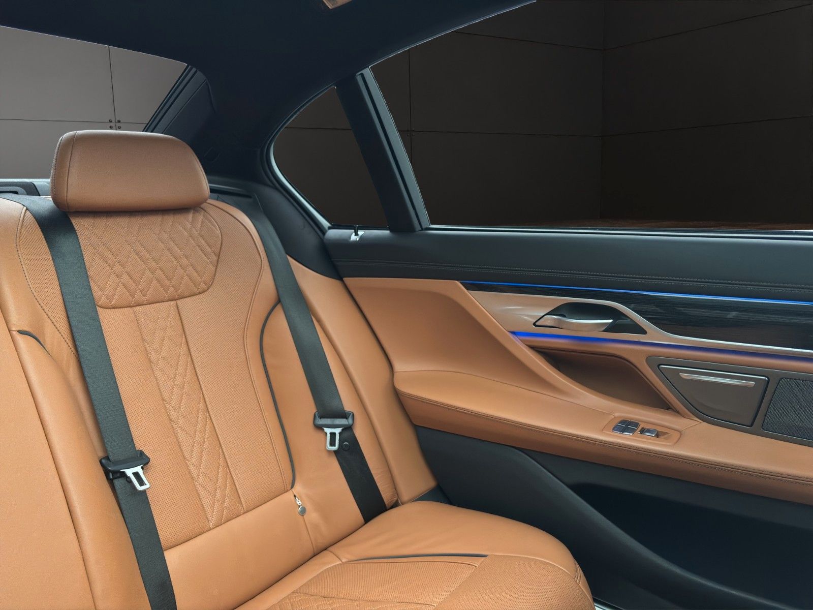 Fahrzeugabbildung BMW 750Li xDrive HUD/Skylounge/H&K/Massage/Luftf.