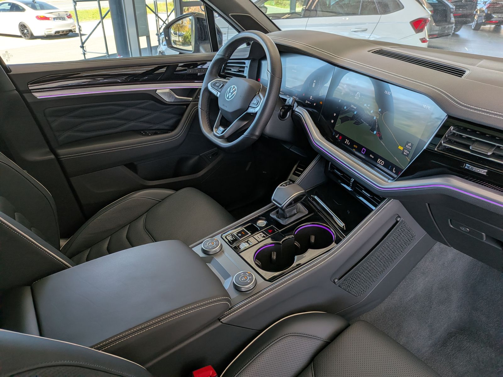 Fahrzeugabbildung Volkswagen Touareg 3.0TDI 4M R-Line VOLL Black 22" UPE 114T