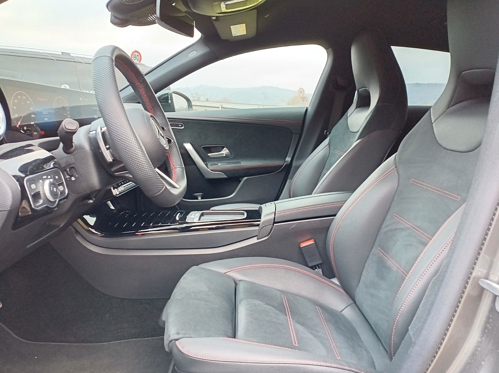 Fahrzeugabbildung Mercedes-Benz CLA 250e SB+AMG LINE+NIGHTPAKET+LH+SH+KAMERA++++