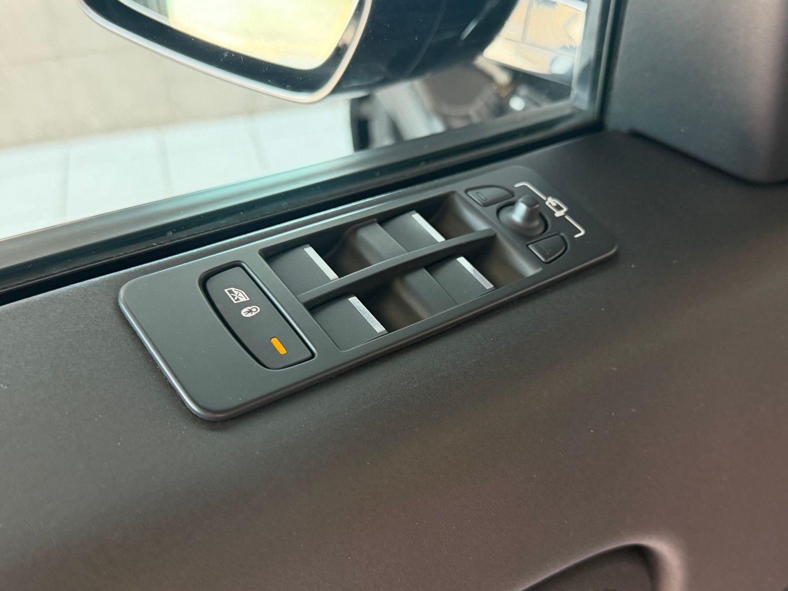 Fahrzeugabbildung Land Rover Discovery Sport S /PANORAMA/HUD/KAMERA/ACC