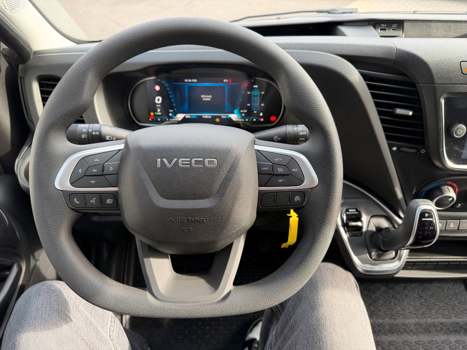 Fahrzeugabbildung Iveco Daily 35S14 A8*R3.450mm*Automatik*Kamera*3Sitze*