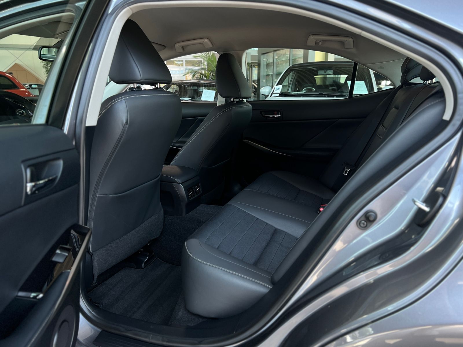 Fahrzeugabbildung Lexus IS 300h Executive Line LED NAV SHZ