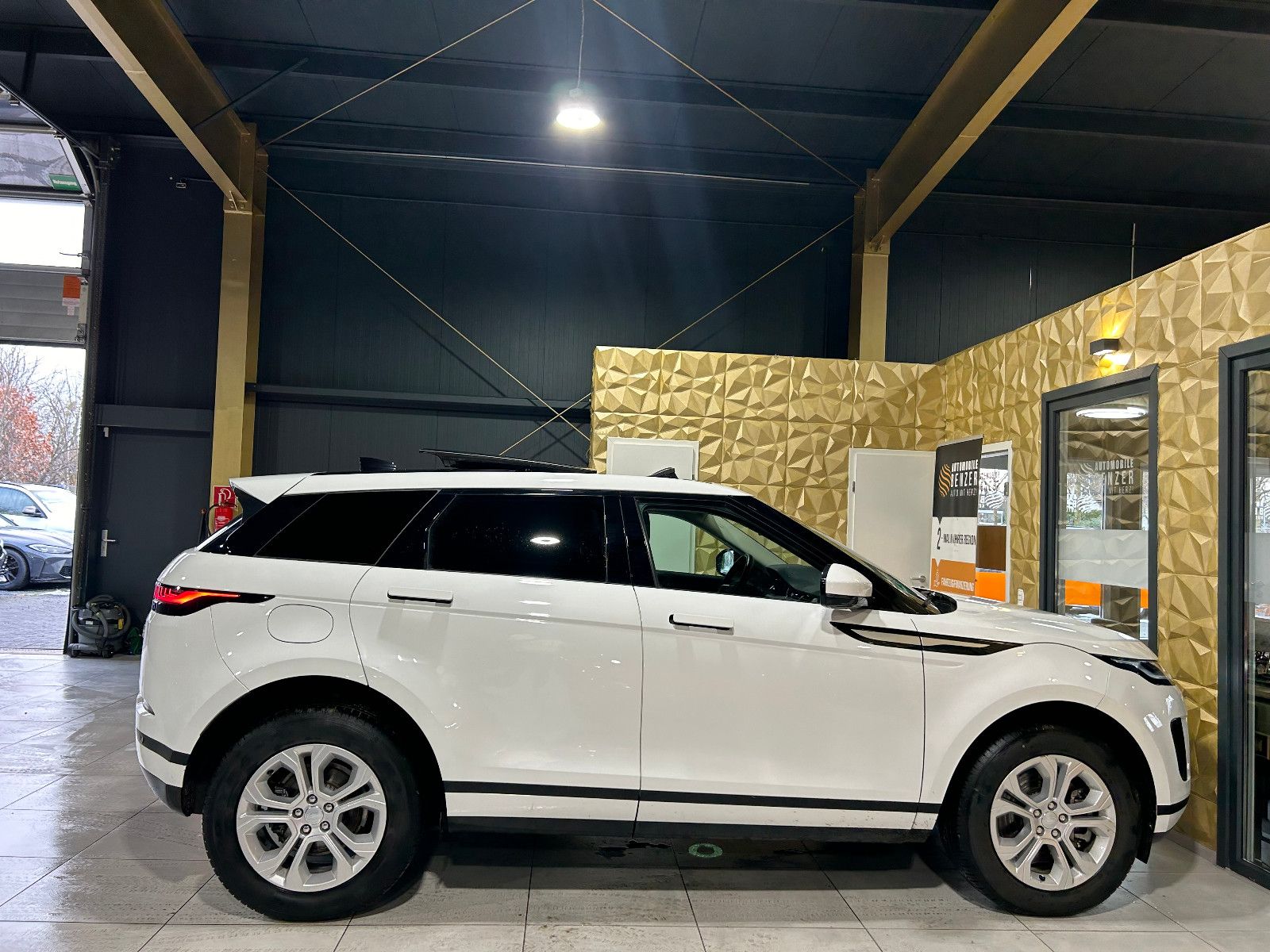 Fahrzeugabbildung Land Rover Range Rover Evoque Basis/PANO/APPLE/KAMERA/TEMPO