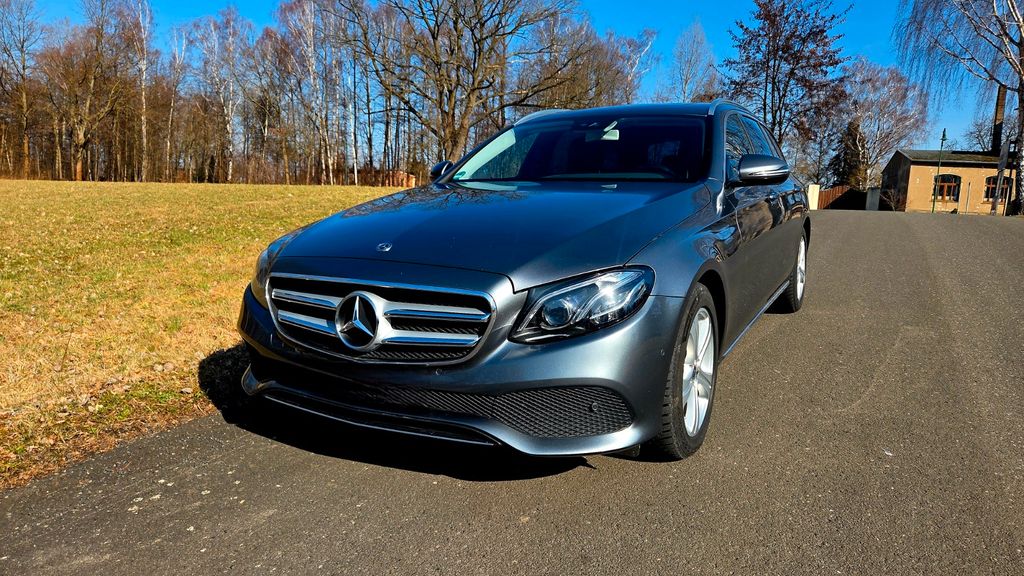 Image of Mercedes-Benz E 220