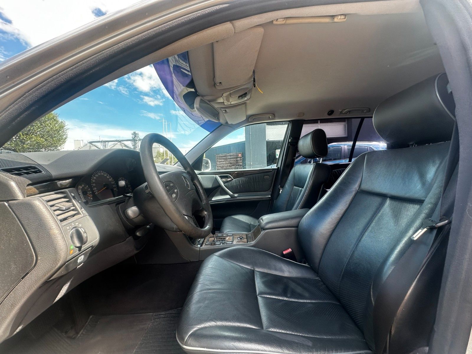 Fahrzeugabbildung Mercedes-Benz E 240 T /Autom. /Klima/ AHK / Leder / Xenon