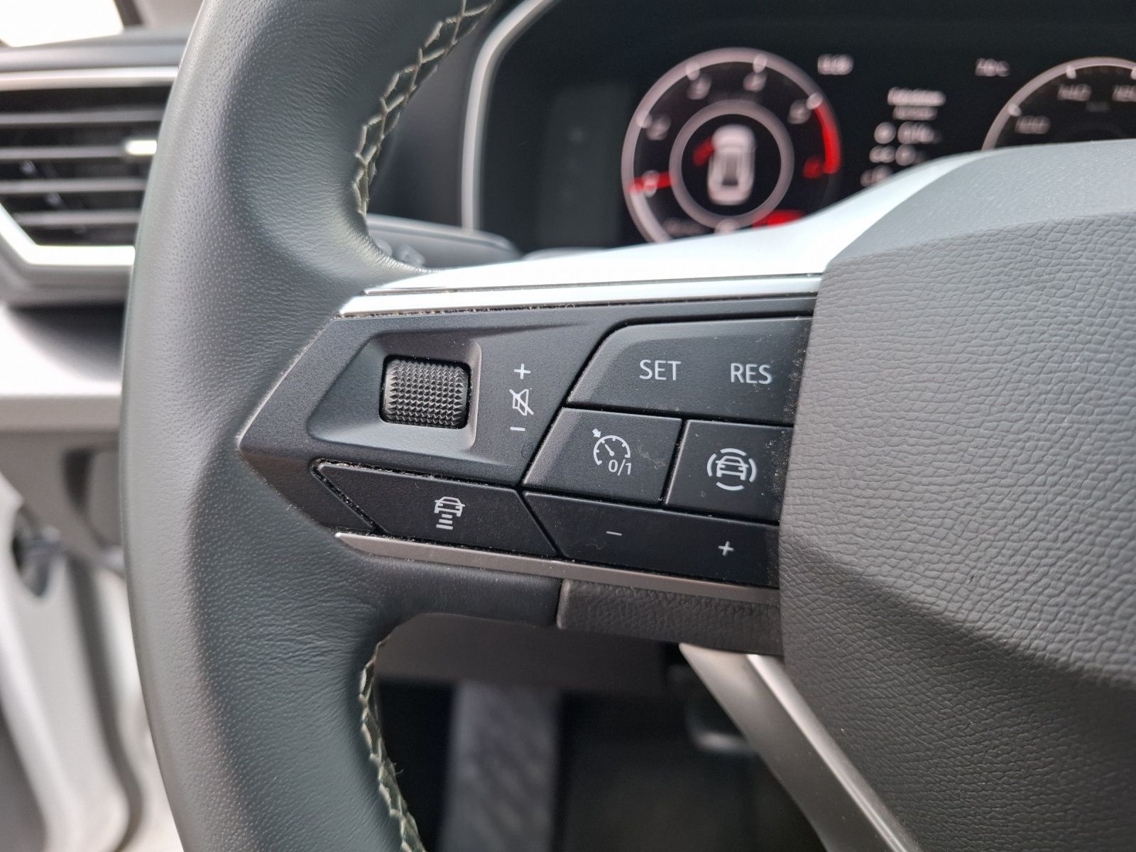 Fahrzeugabbildung SEAT Leon ST TDI Style DSG LED Navi AID ACC RFK SH