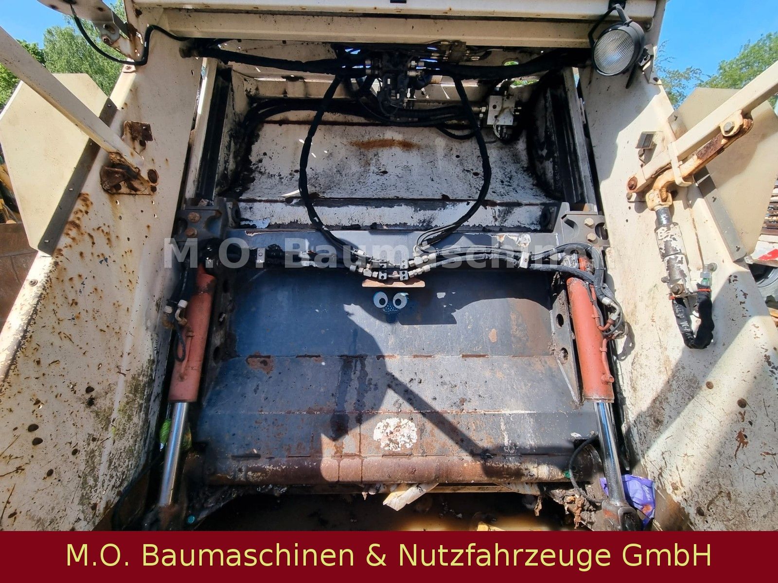 Fahrzeugabbildung Mercedes-Benz Vario 818 D / Euro 5  / Zöller Micro XL /